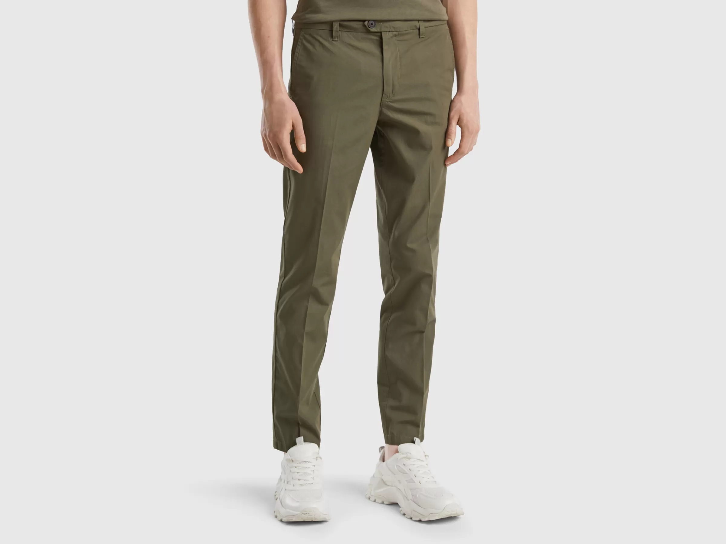 Chinos Slim Fit Em Algodão Leve^Benetton Fashion