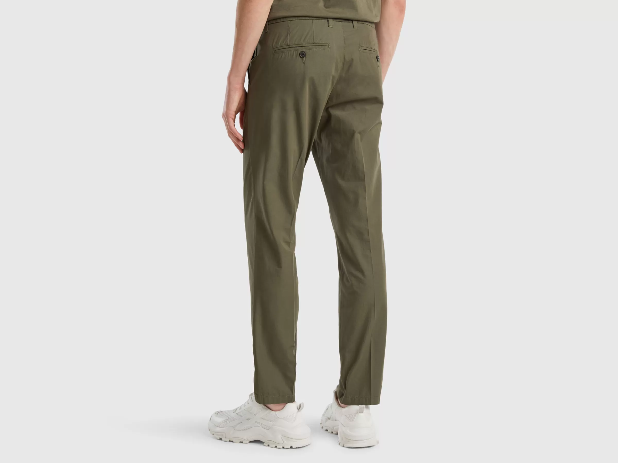 Chinos Slim Fit Em Algodão Leve^Benetton Fashion