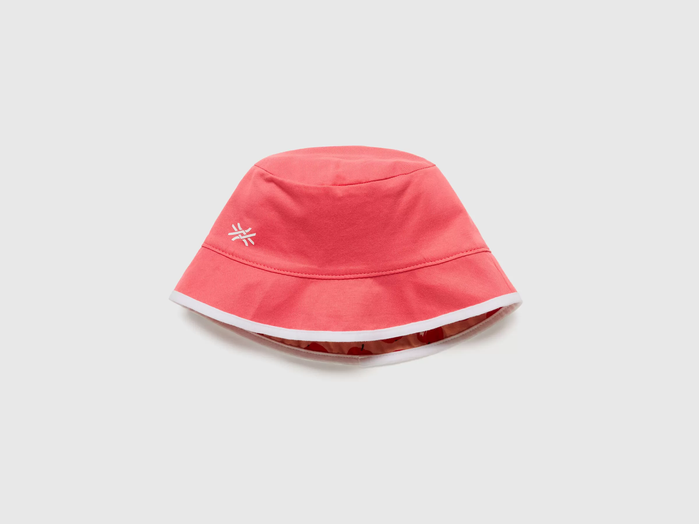 Red Hat With Apple Print^Benetton Shop